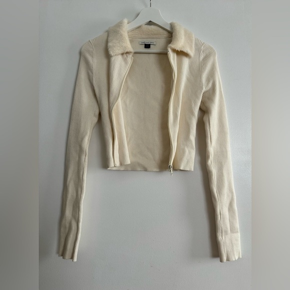 American Eagle‎ Cream Faux Fur Cropped Zipped Sweather Size S - Picture 3 of 5